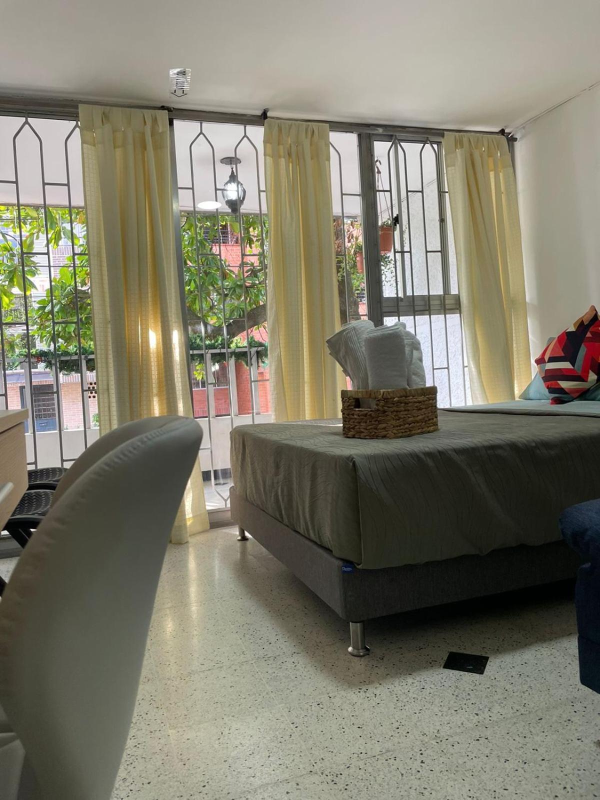 Loft Central, Cerca A Laureles Guarda Meletas Gratis!! Medellín