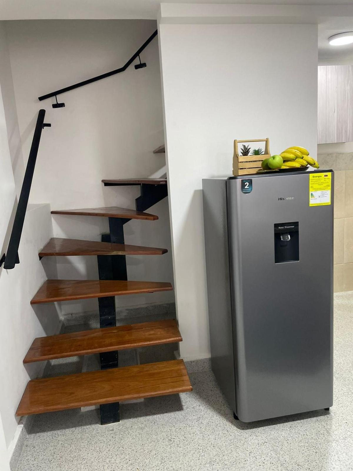 Apartamento Loft Central, Cerca A Laureles Guarda Meletas Gratis!!