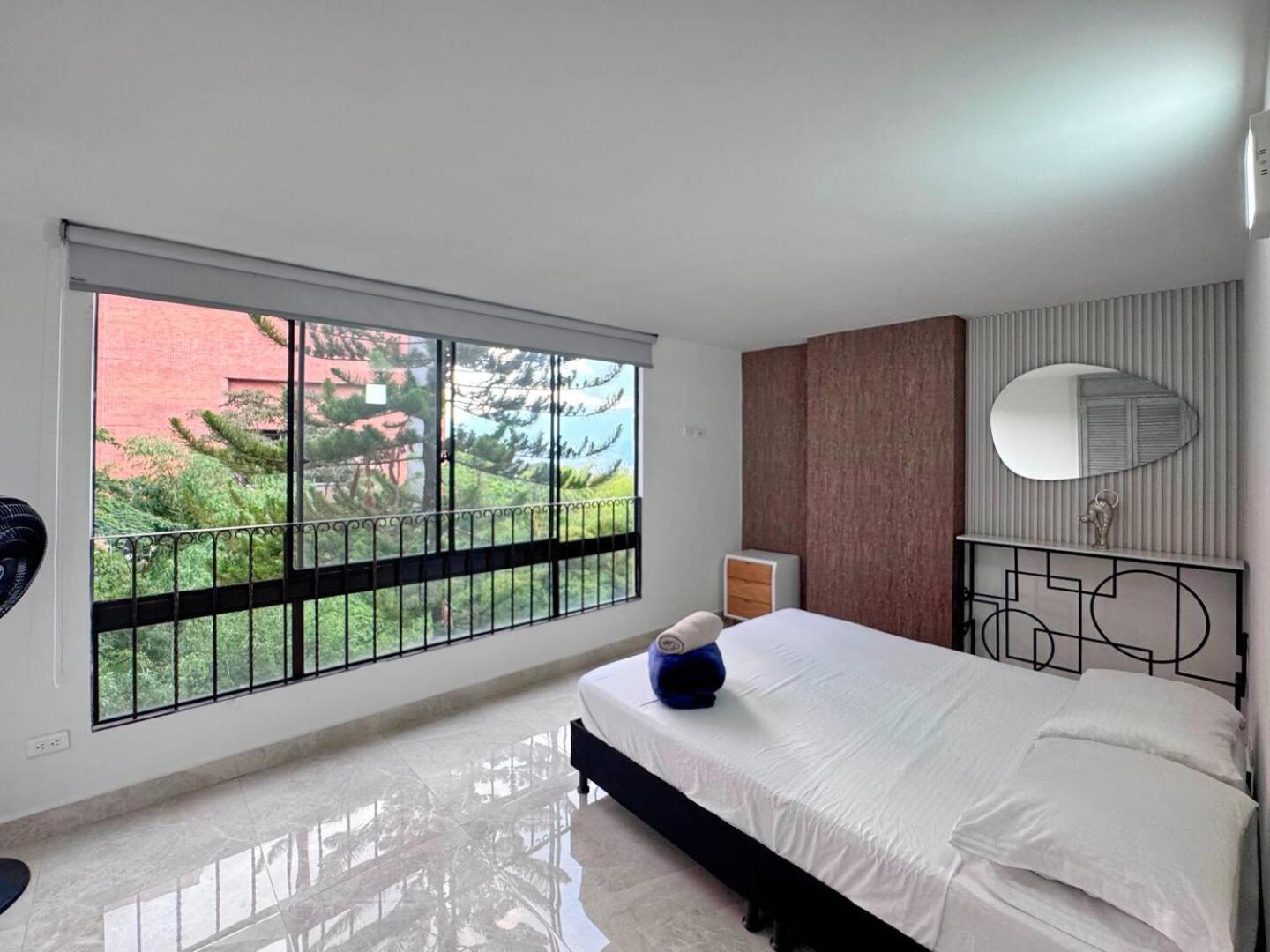 4br 232 M In El Poblado, El Tesoro Сasa de vacaciones