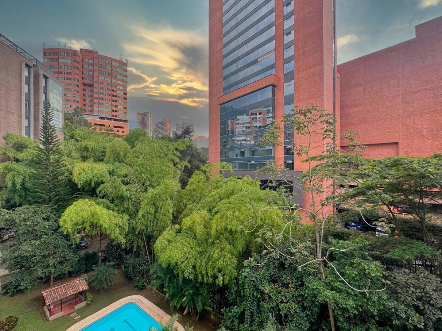 4br 232 M In El Poblado, El Tesoro Medellín