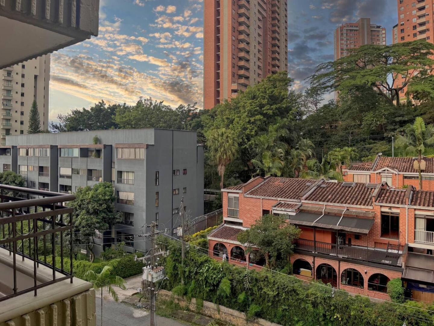 4br 232 M In El Poblado, El Tesoro *