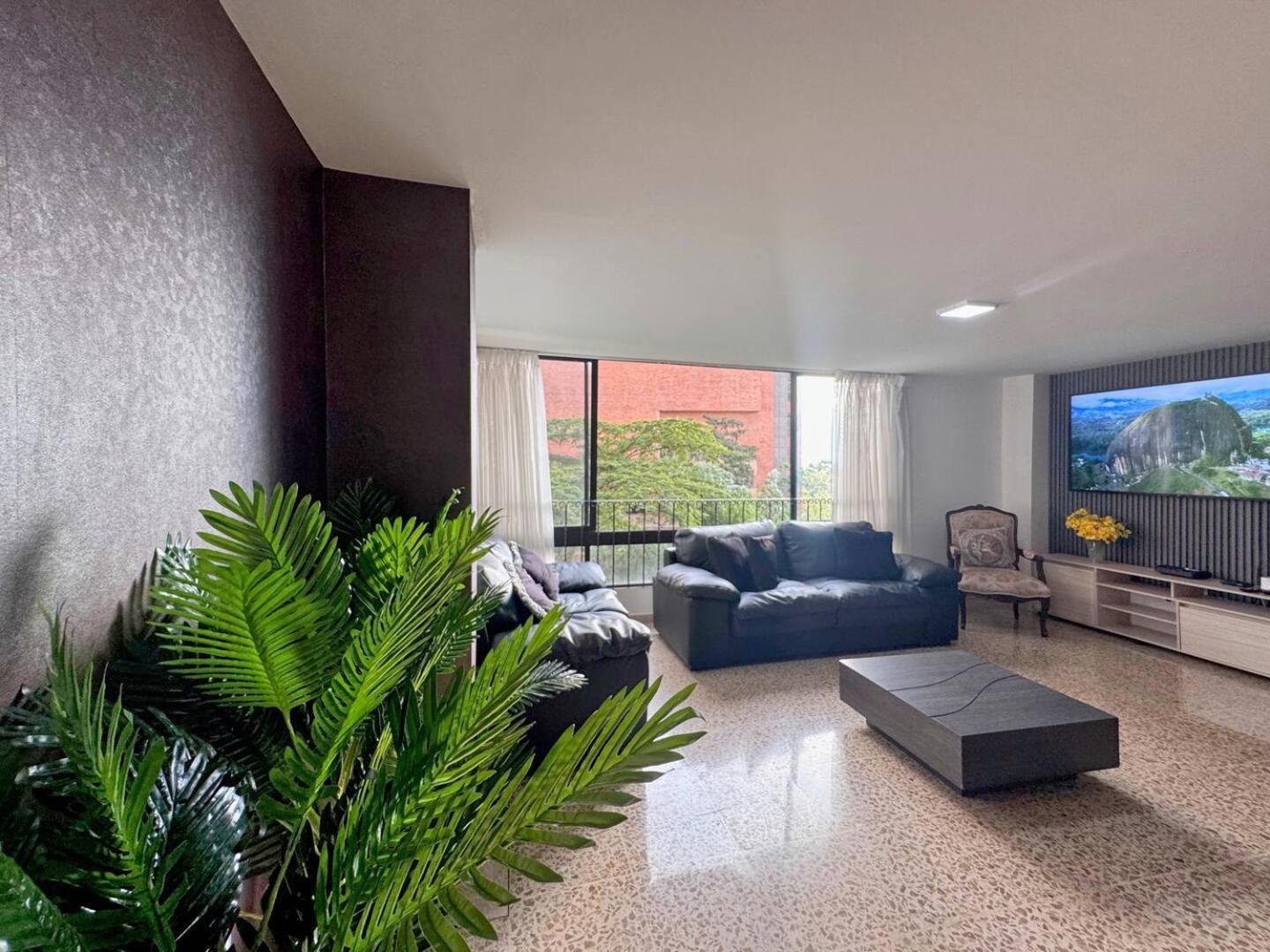 4br 232 M In El Poblado, El Tesoro Сasa de vacaciones Medellín