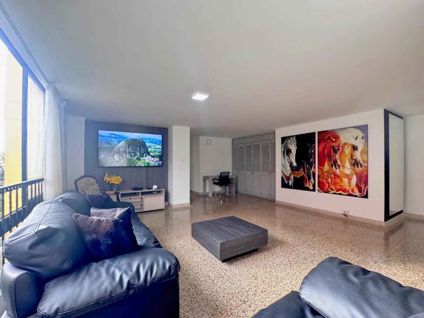 Сasa de vacaciones 4br 232 M In El Poblado, El Tesoro Medellín
