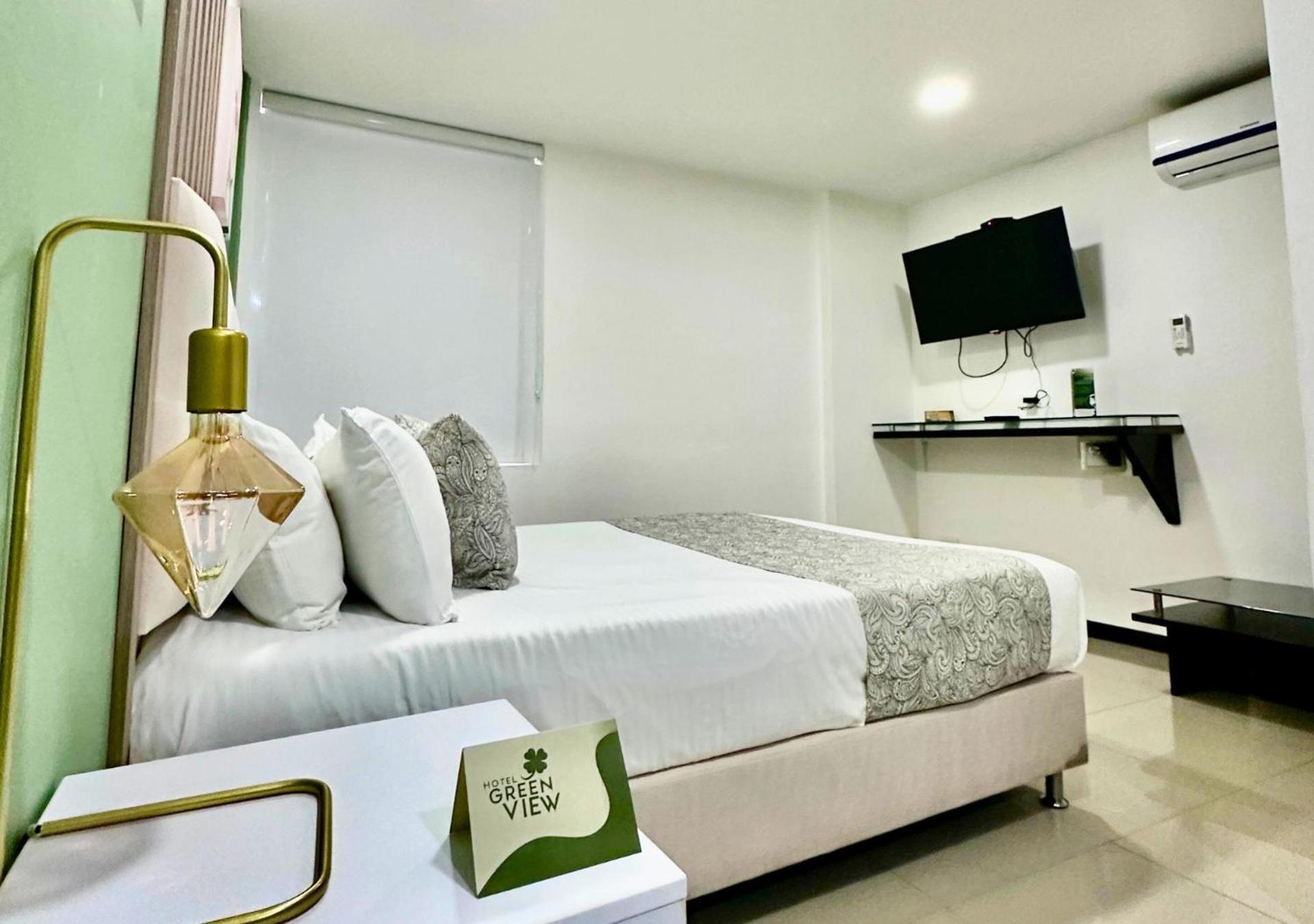 Greenview By St Hotel 4*