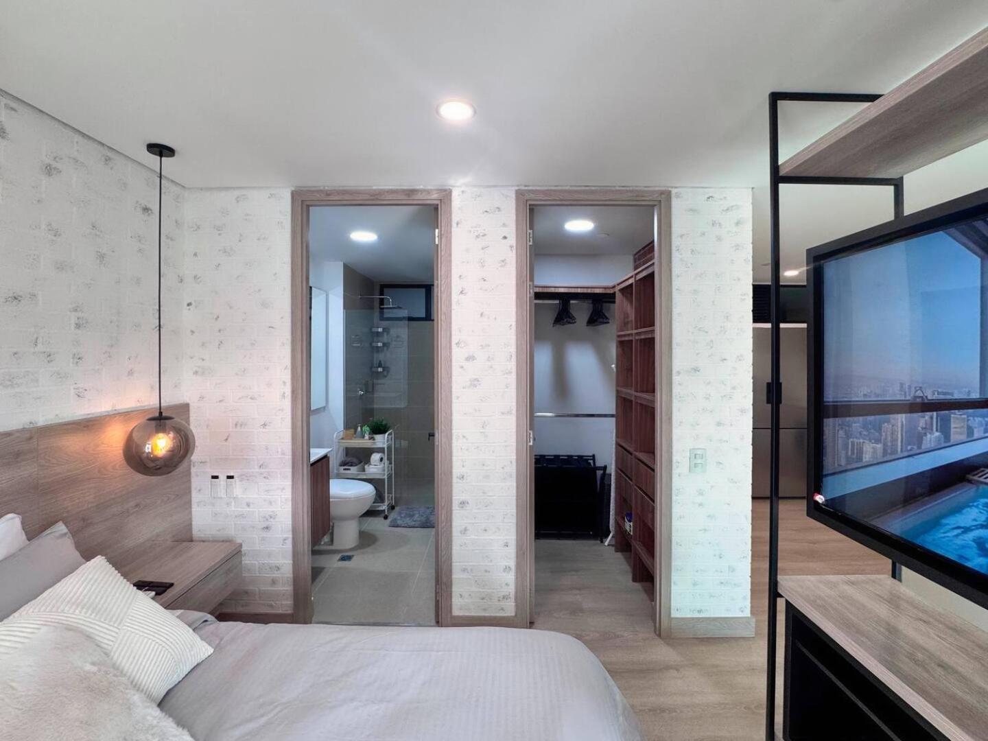 1br Near Unicentro, Upb & 2nd Parque Laureles Apartment Medellin