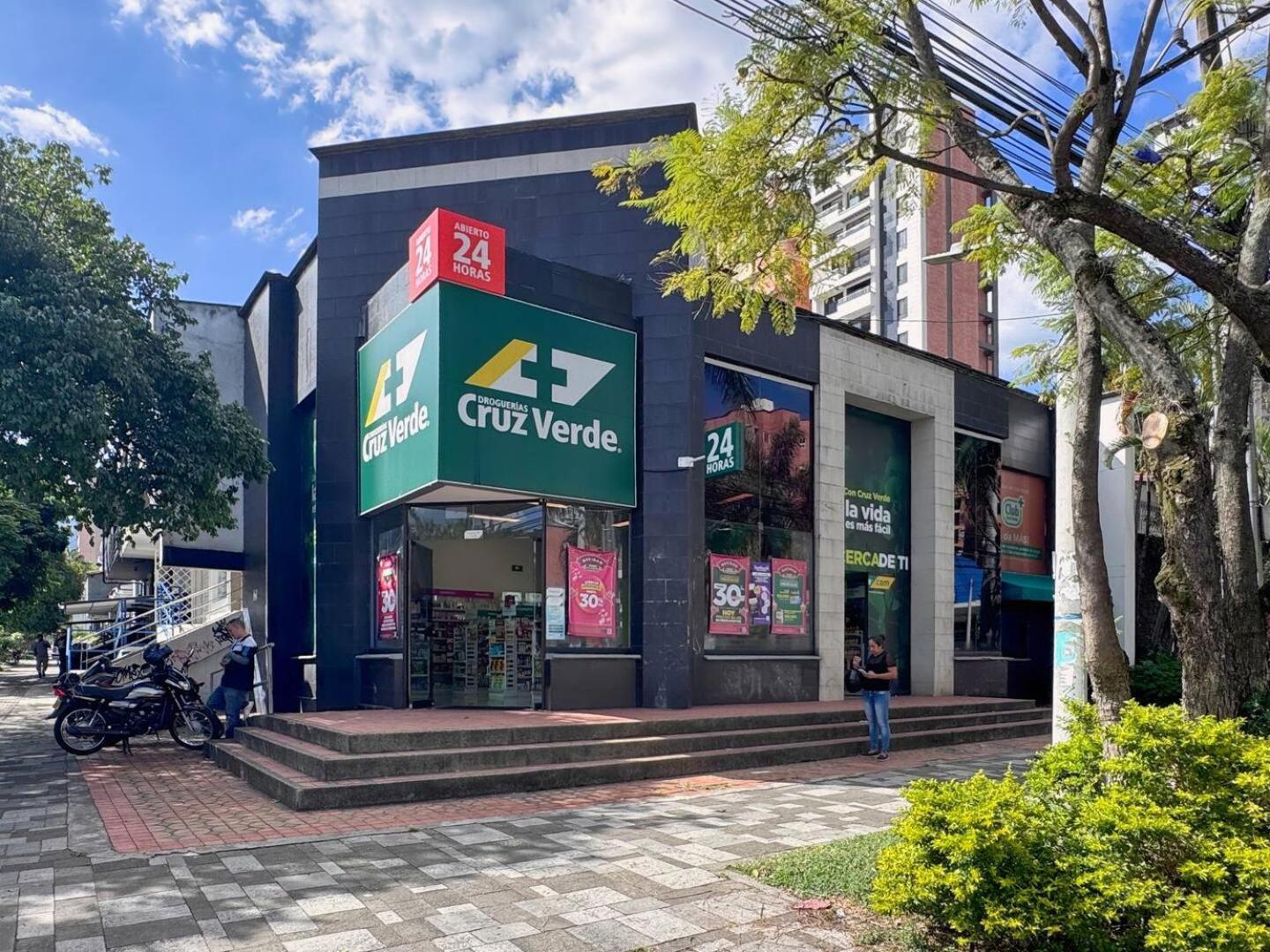 Apartment 1br Near Unicentro, Upb & 2nd Parque Laureles Medellin