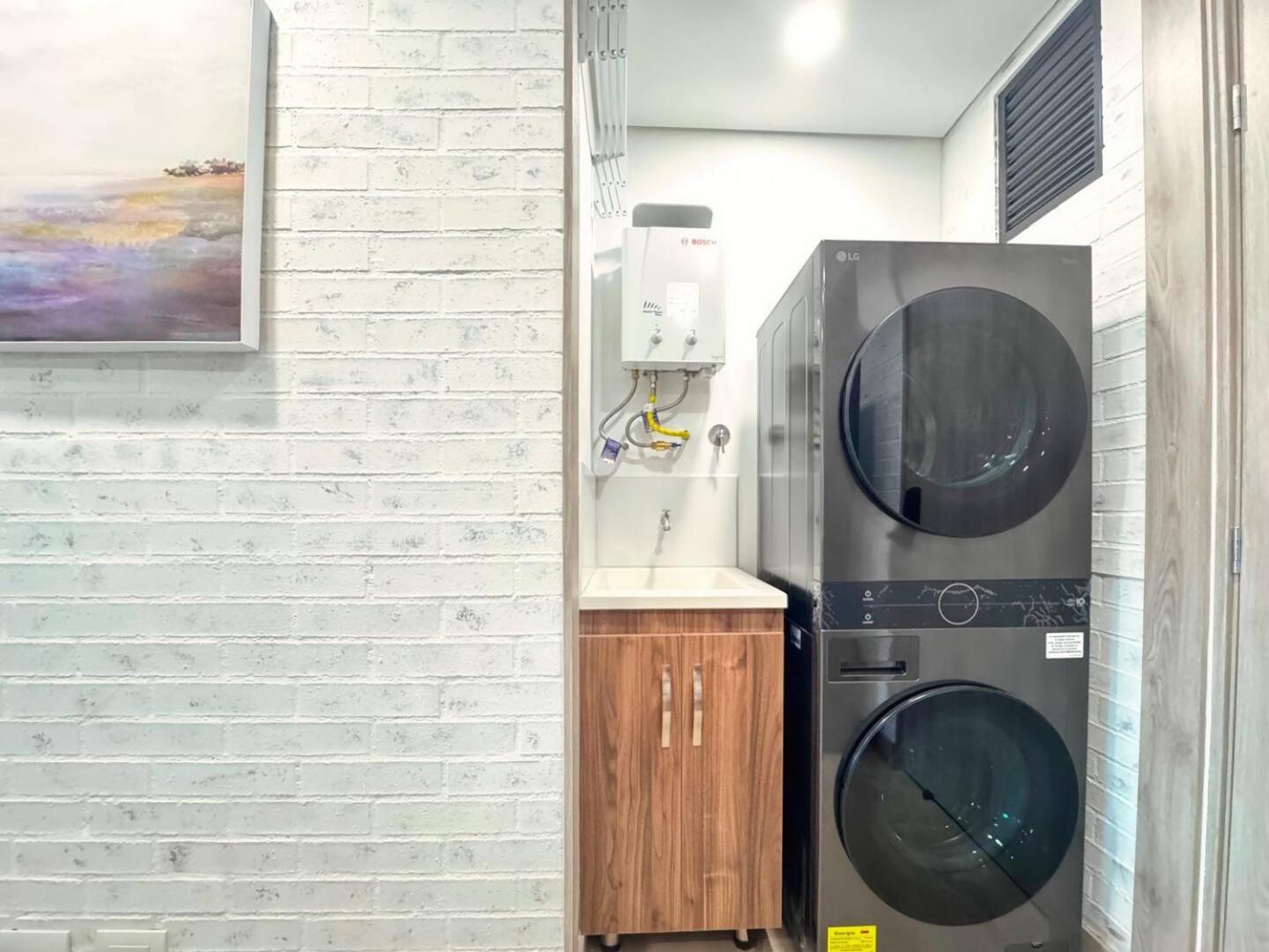 1br Near Unicentro, Upb & 2nd Parque Laureles * Medellin