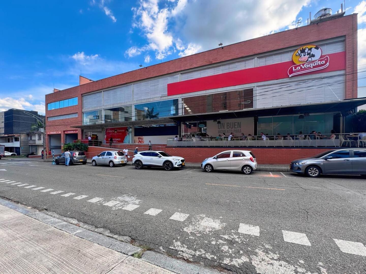 1br Near Unicentro, Upb & 2nd Parque Laureles Apartment Medellin