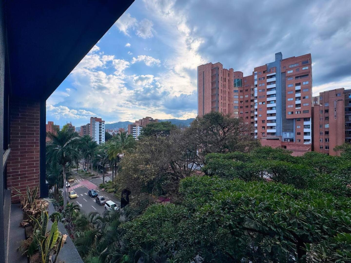 Apartment 1br Near Unicentro, Upb & 2nd Parque Laureles Medellin