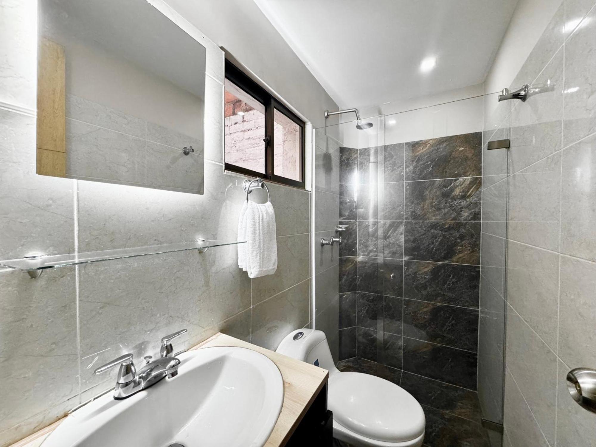 Apartamento El Poblado 4 Bedrooms 2 Bathrooms With Terrace