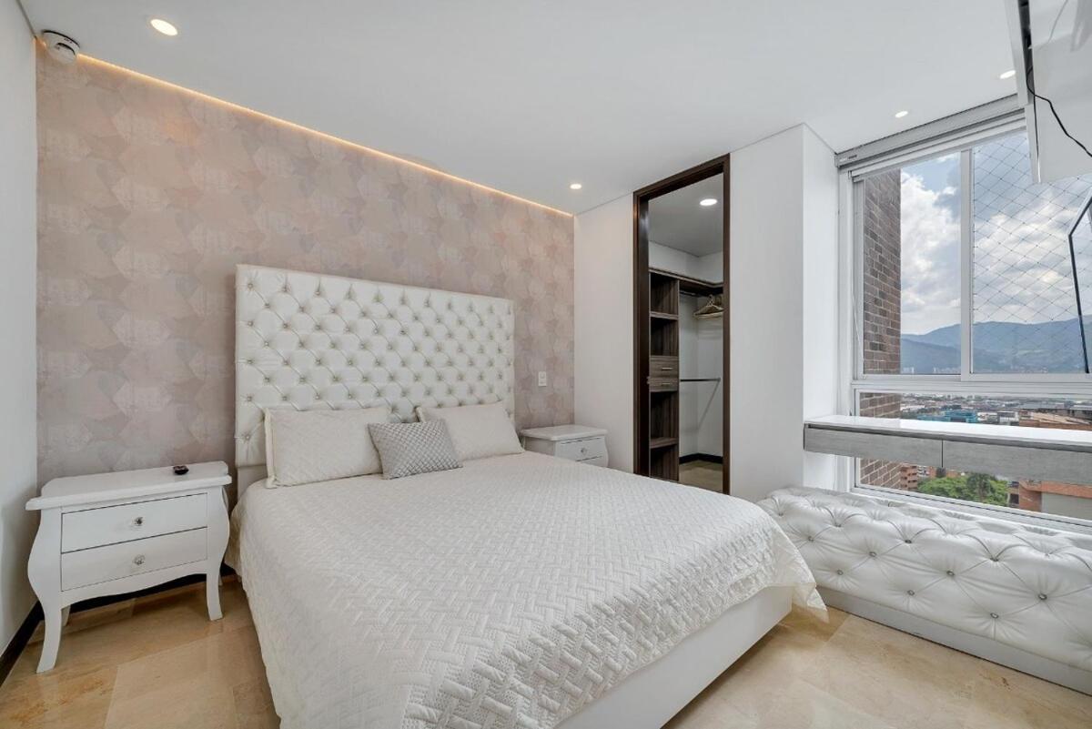 Modern & Spacious Near Provenza