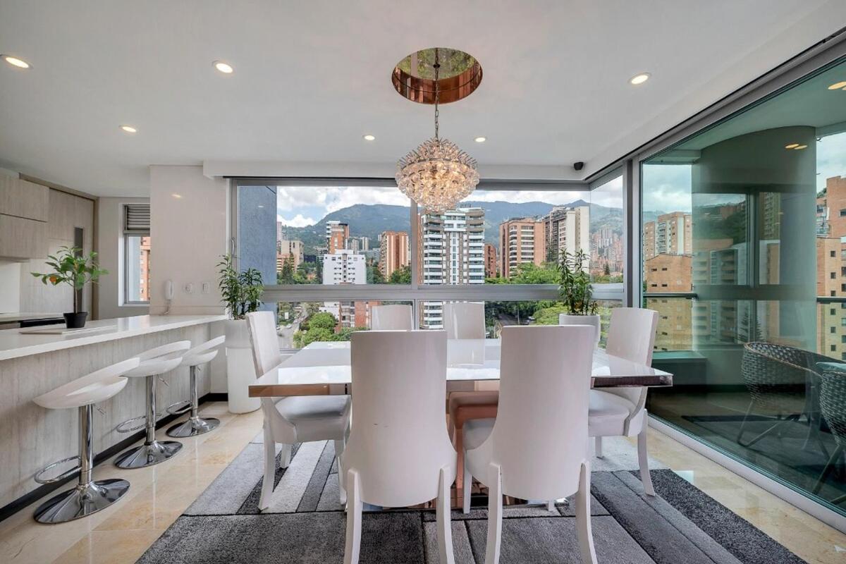 Modern & Spacious Near Provenza *