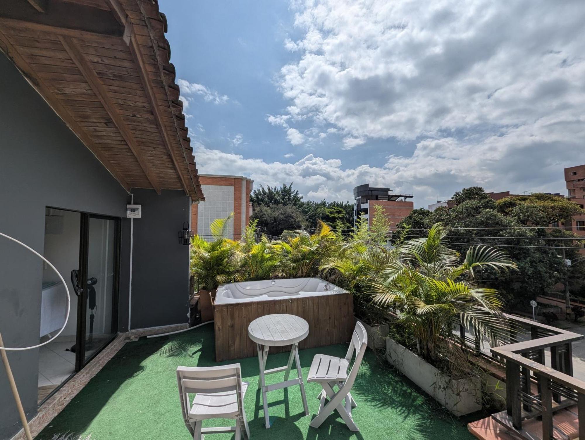 Amplio Apto Con Jacuzzy Terraza 2b 4hab Laureles Apartamento *
