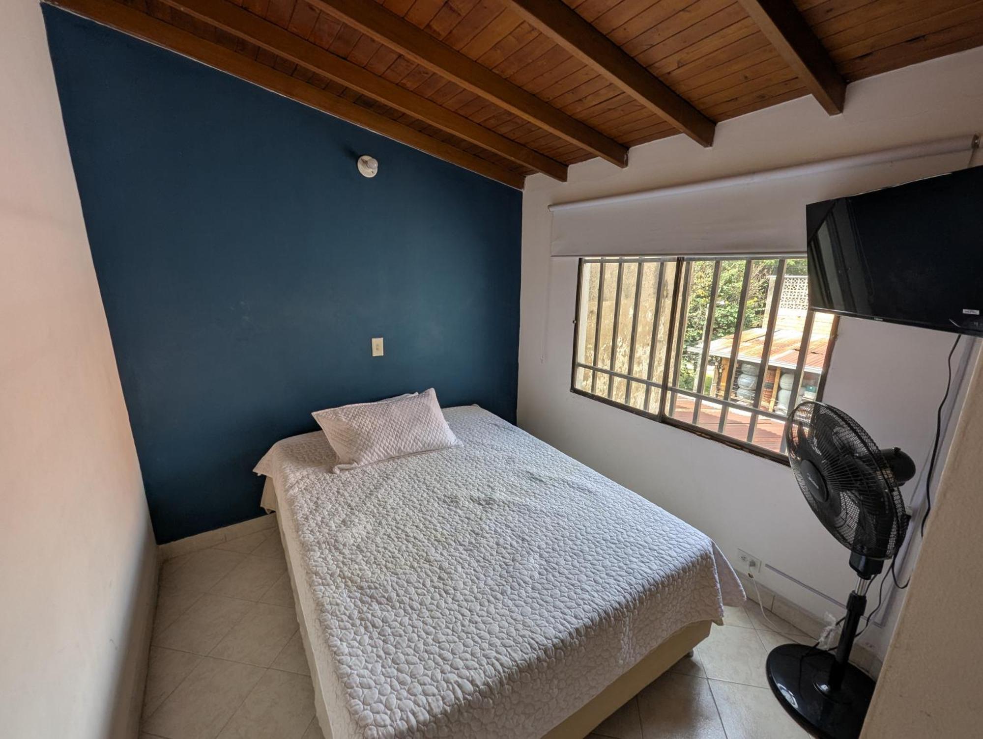 Apartamento Amplio Apto Con Jacuzzy Terraza 2b 4hab Laureles *