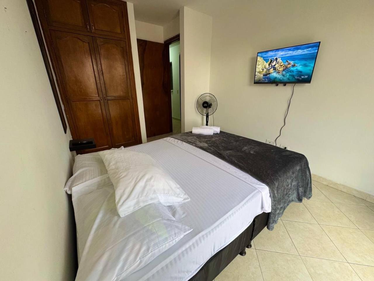 Apartamento Completo-balcon Laureles-estadio Hasta 6 Personas