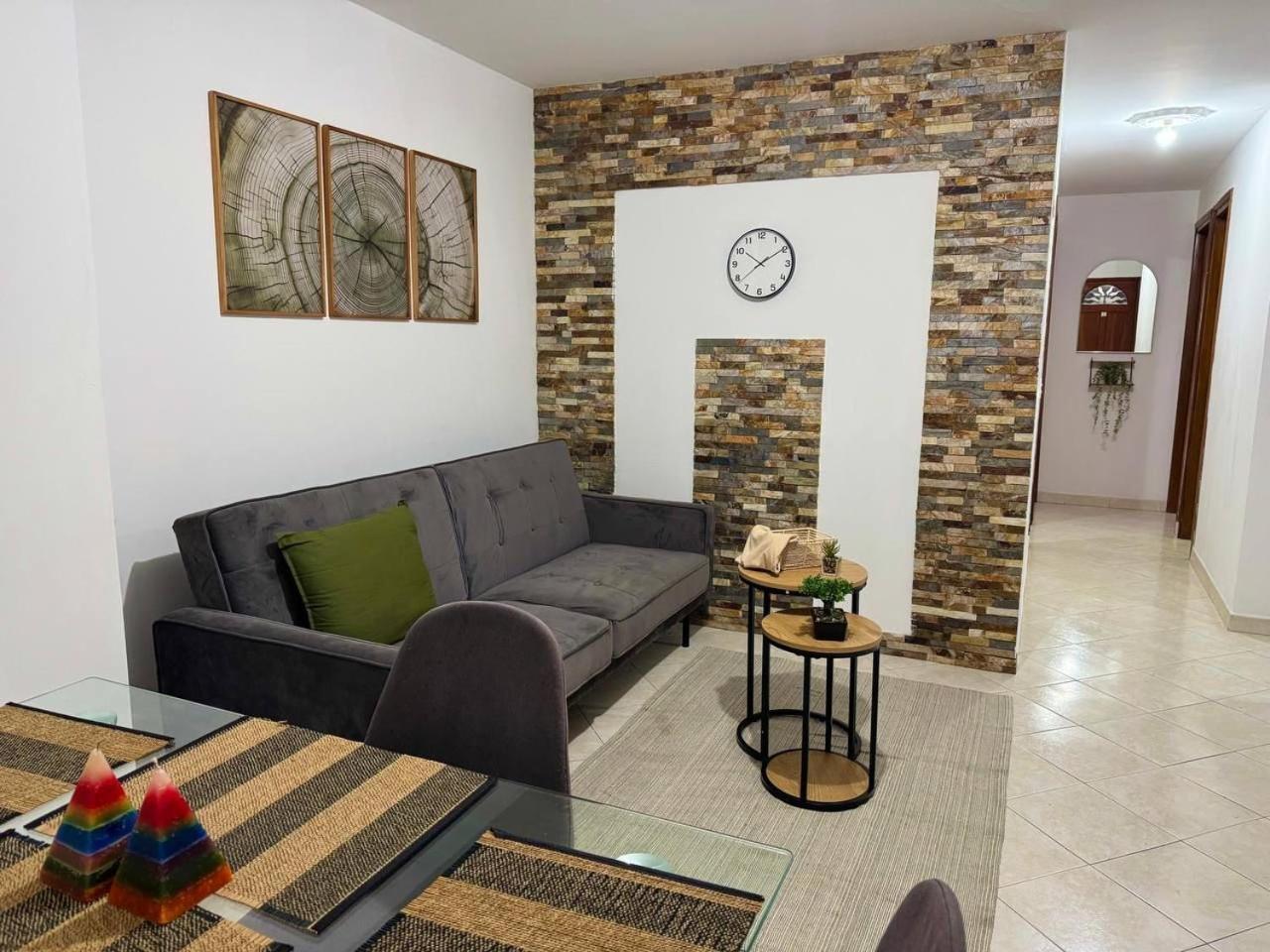 Completo-balcon Laureles-estadio Hasta 6 Personas Apartamento Medellín