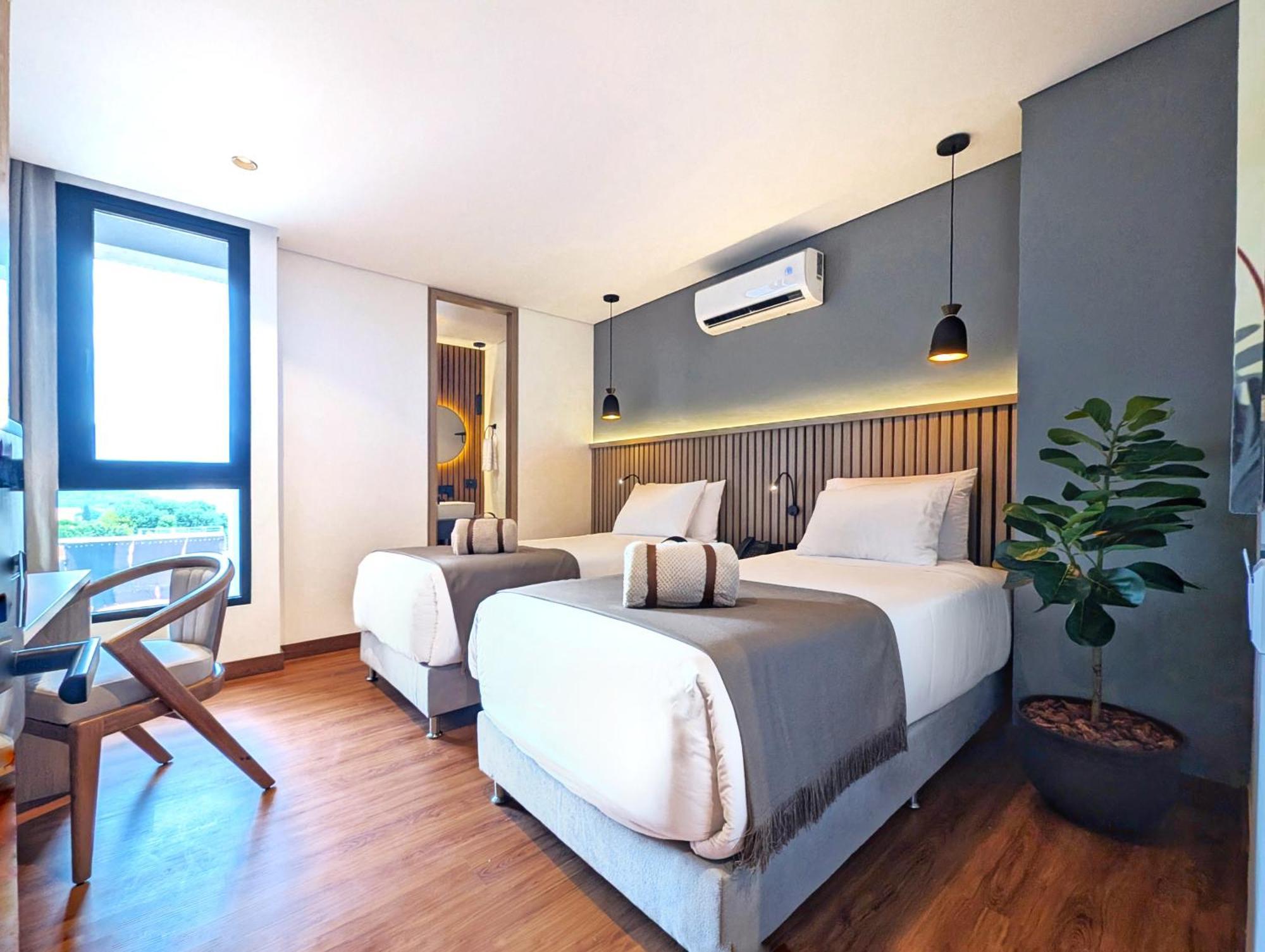 Moa Select 4* Medellín