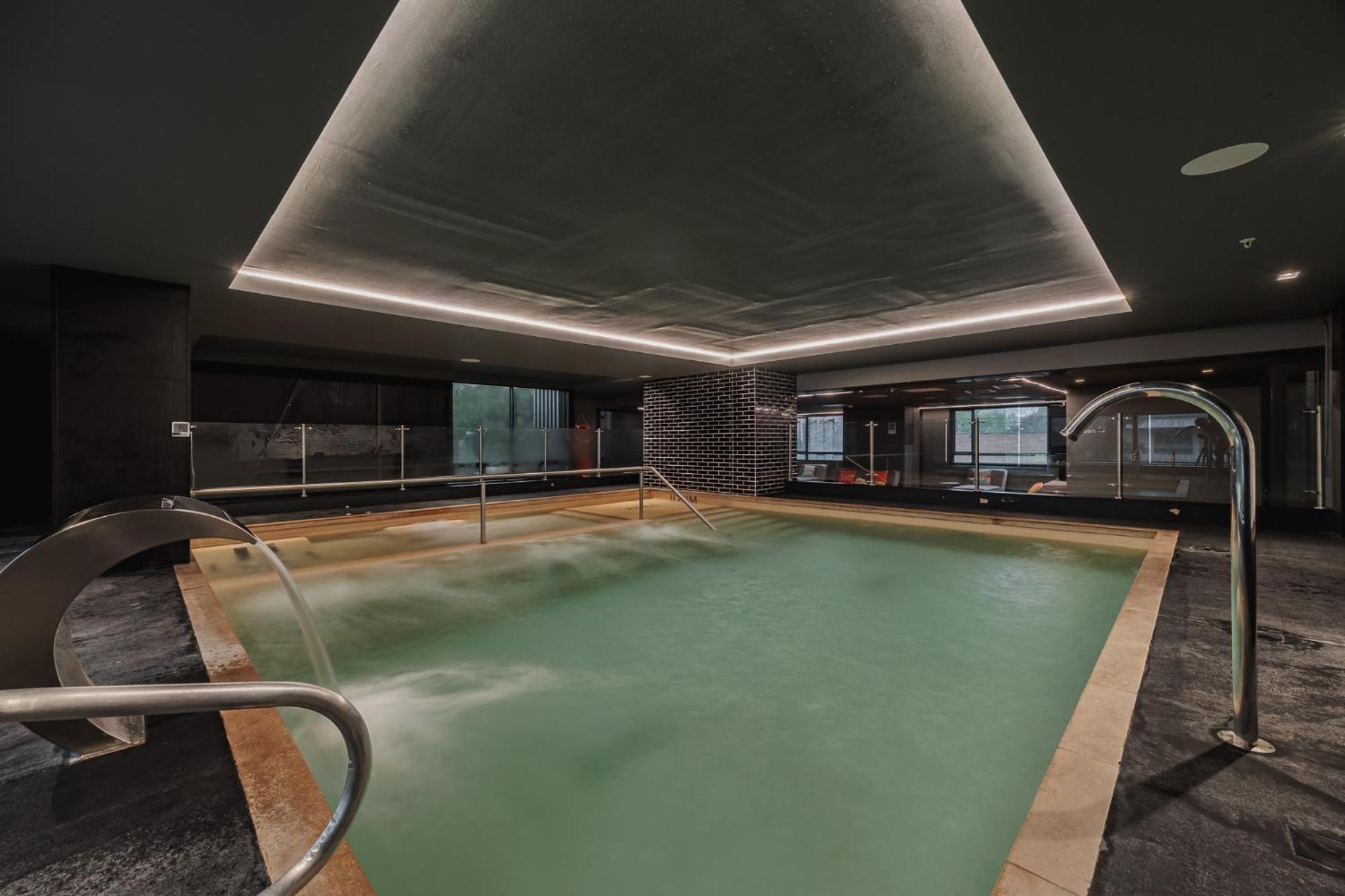 Hotel Versus Medellín
