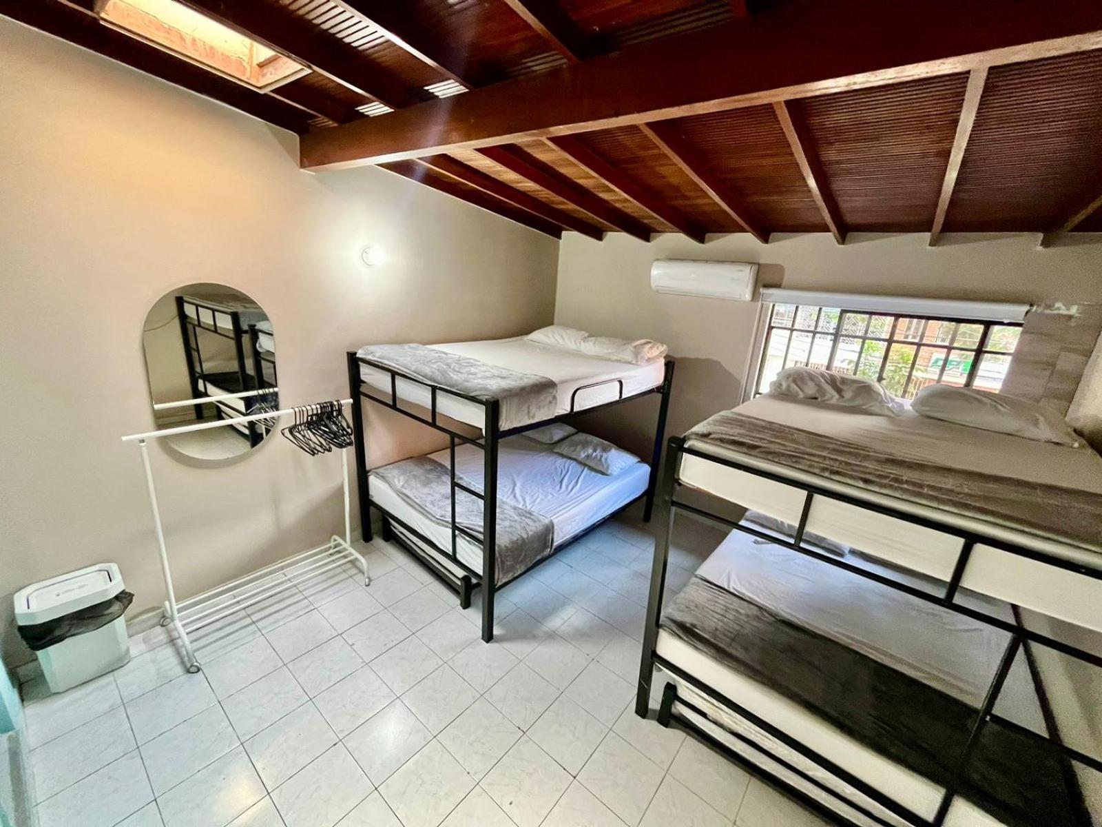 Amoblada Sector Laureles Hasta 8 Personas Hab 4 Apartamento *