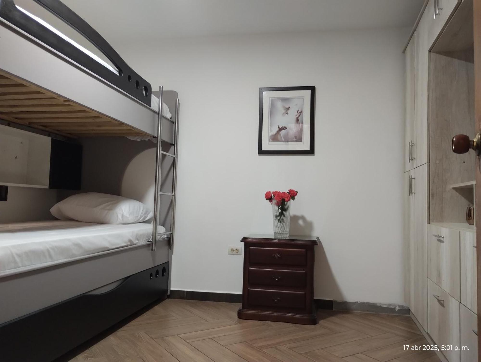 Casa Hevenie, Familiar Comodo Y Bien Ubicado Сasa de vacaciones Medellín