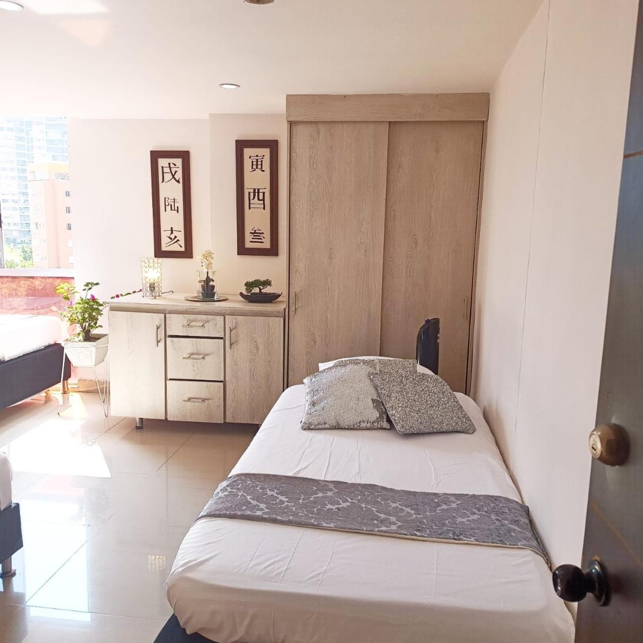 Apartamento El Poblado 207 Apartasuite 1 A 5 Personas *
