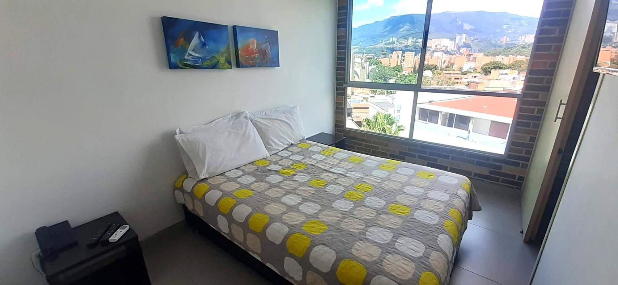 Mingle With The Beautiful Paisas, Perfect Location Apartamento
