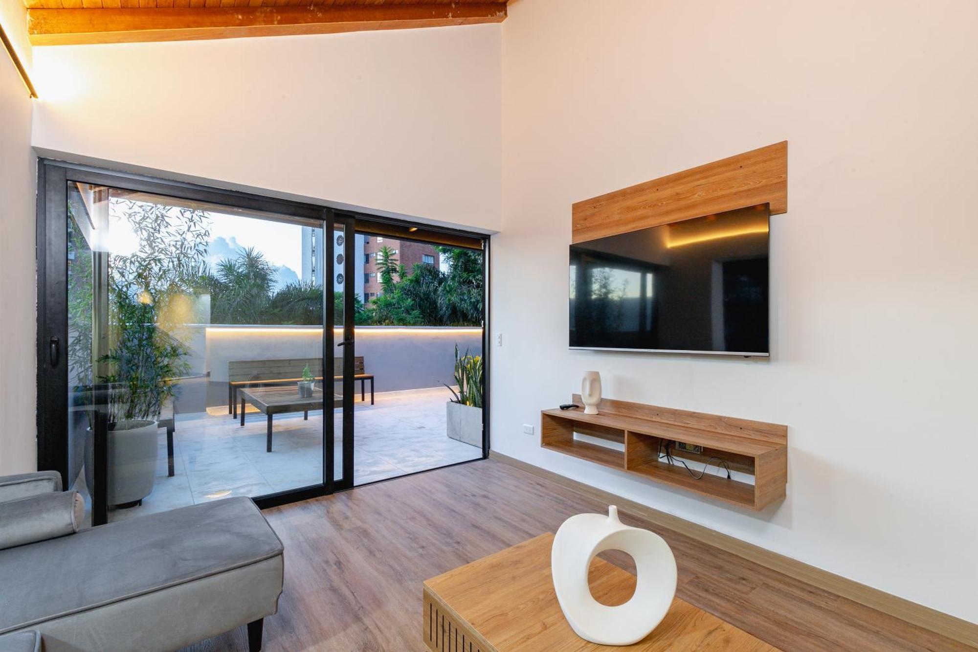 B3 4br Poblado Penthouse Wit Ac And Jacuzzi * Medellín