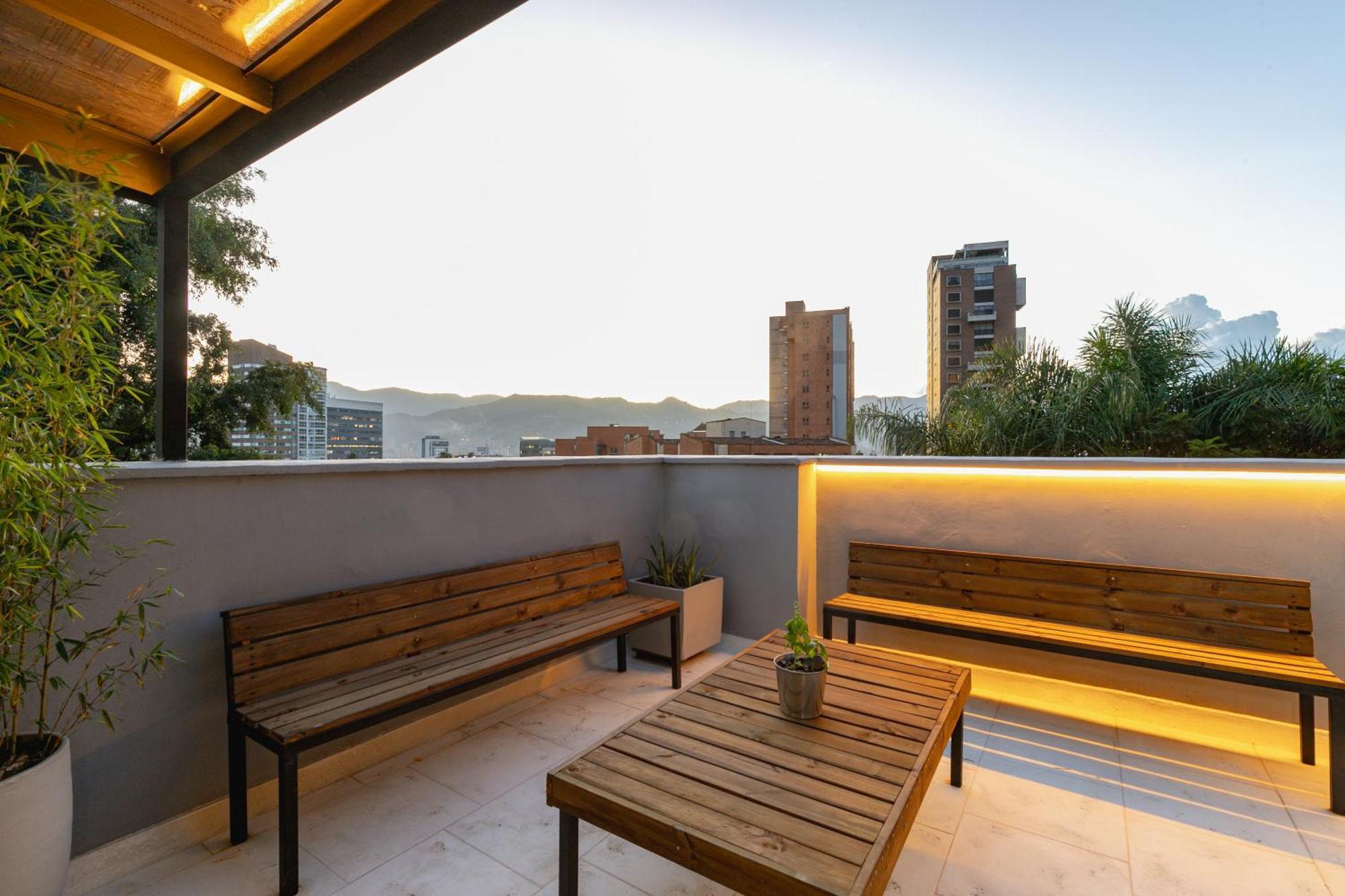 B3 4br Poblado Penthouse Wit Ac And Jacuzzi Apartamento