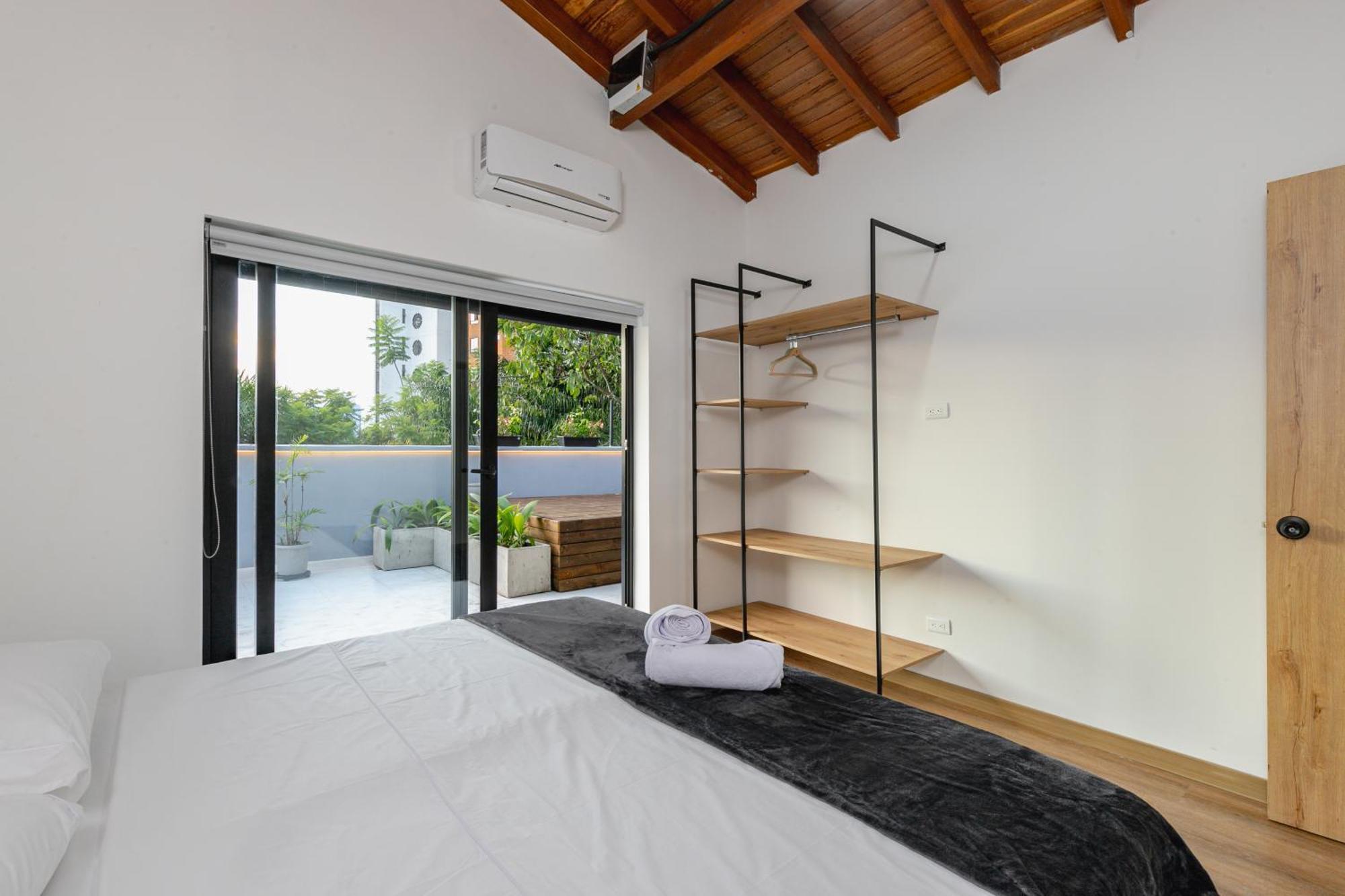 Apartamento B3 4br Poblado Penthouse Wit Ac And Jacuzzi *
