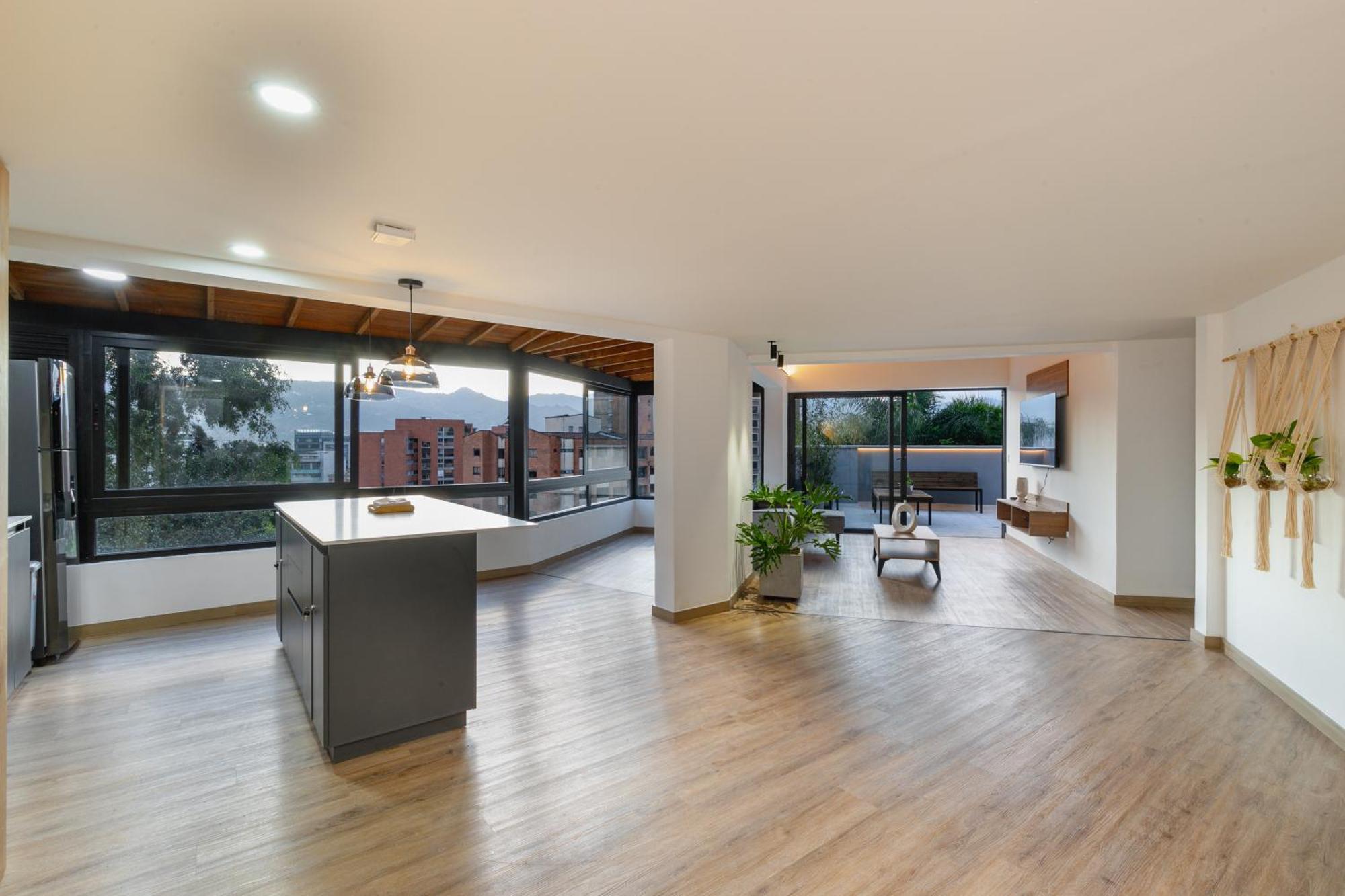 B3 4br Poblado Penthouse Wit Ac And Jacuzzi *