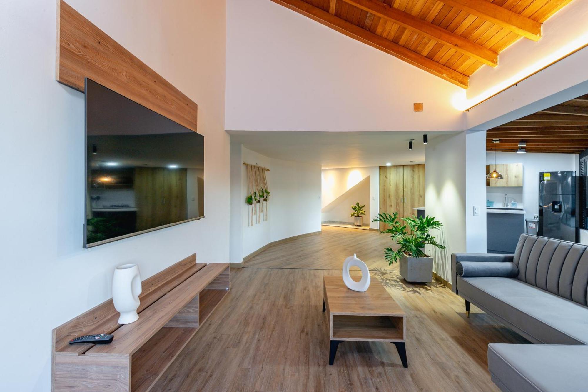 B3 4br Poblado Penthouse Wit Ac And Jacuzzi * Medellín
