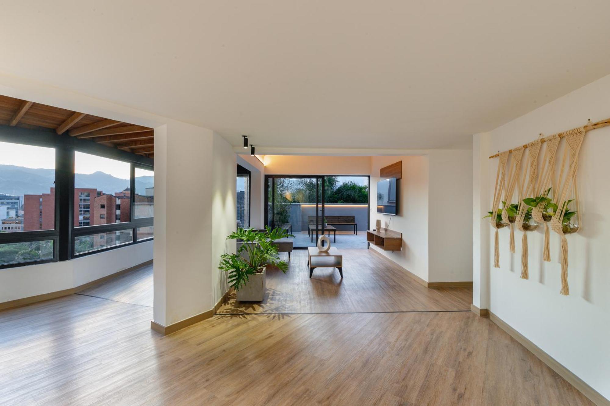 B3 4br Poblado Penthouse Wit Ac And Jacuzzi Medellín