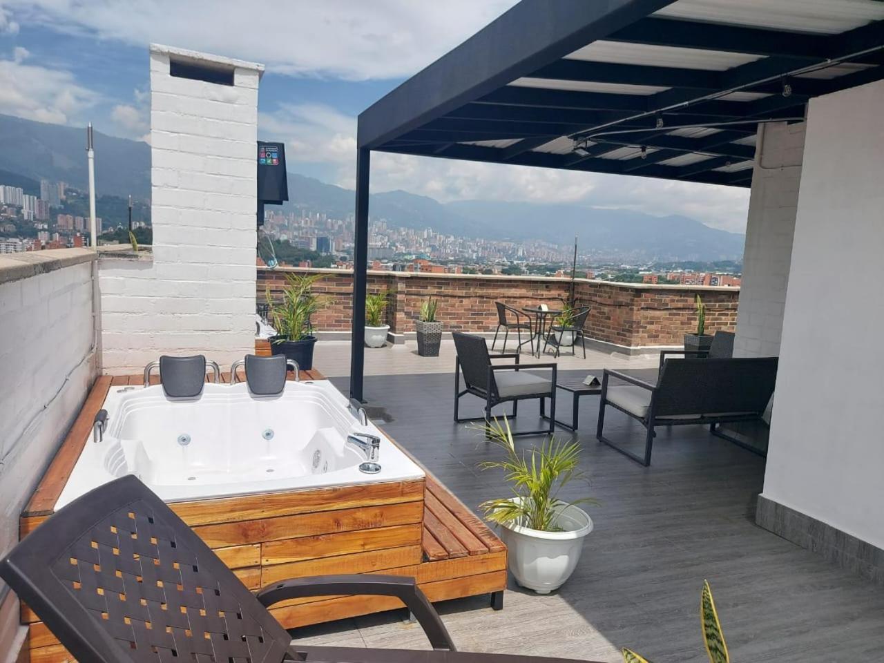Penthouse Rooftop Terrace Gem In The Sky-laureles *