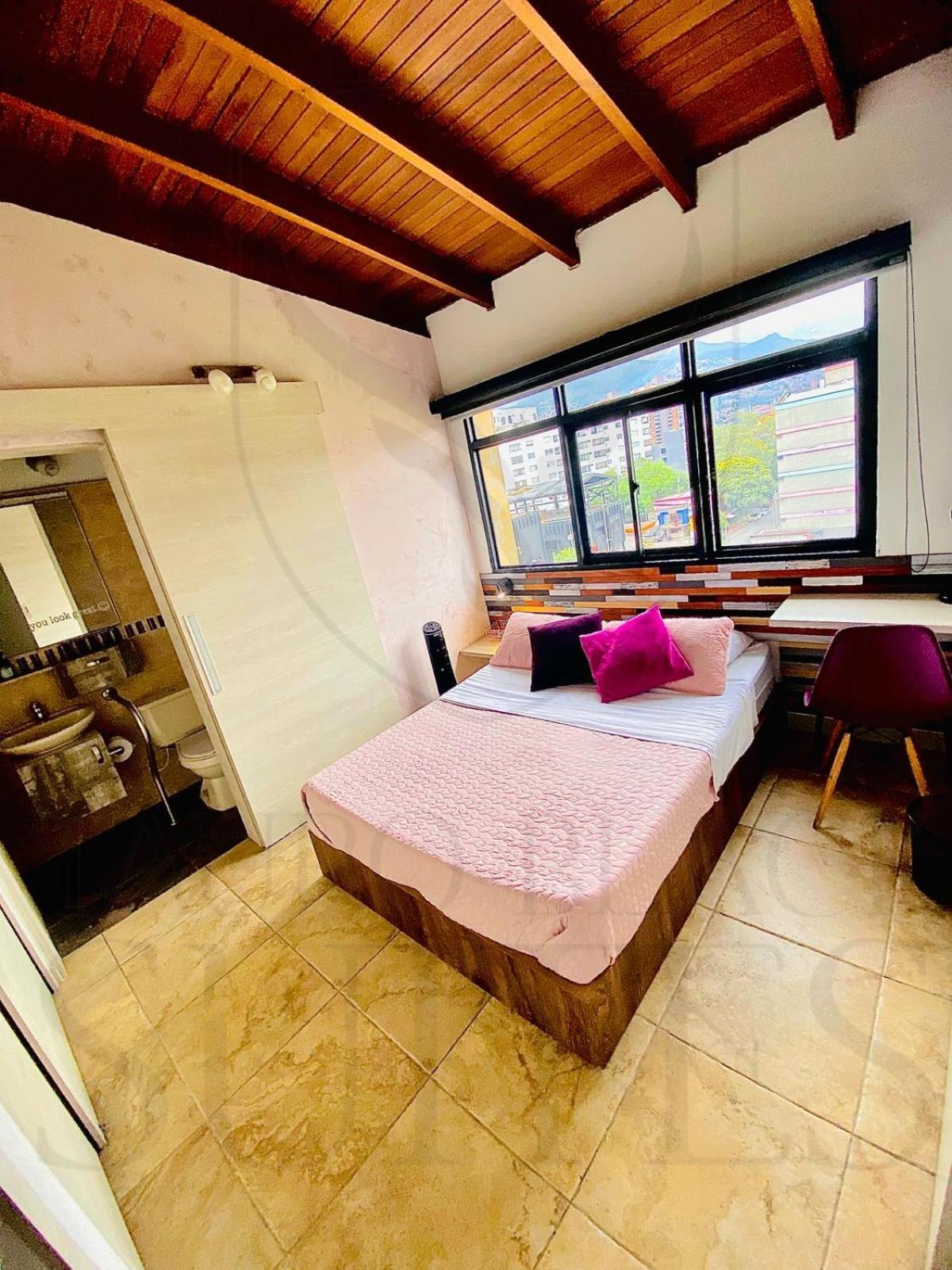 Hotel Tauro Black Cerca Al Estadio Atanasio Girardot Medellin