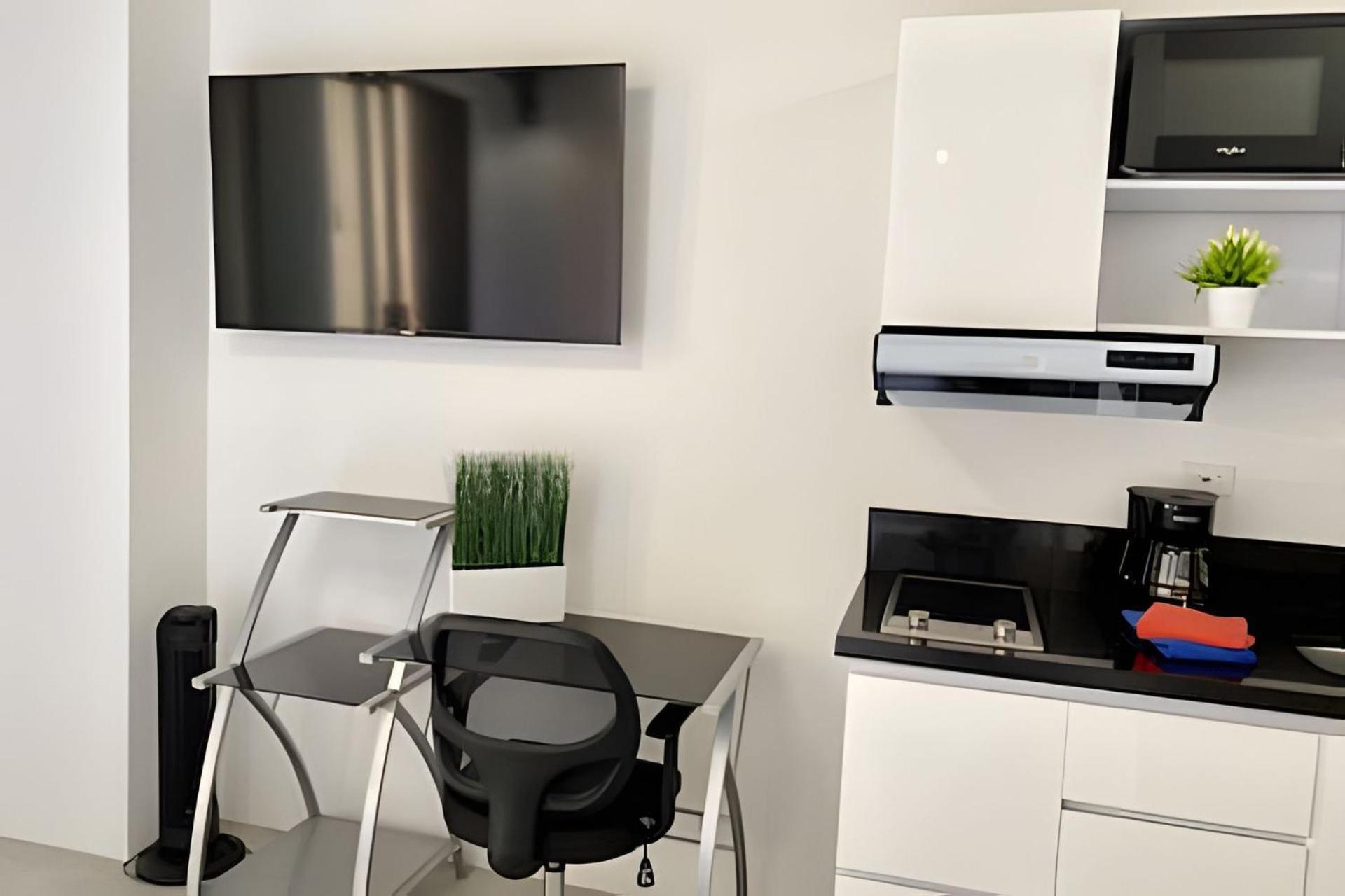 Luxury En Laureles-la 70 C/balcon Medellín