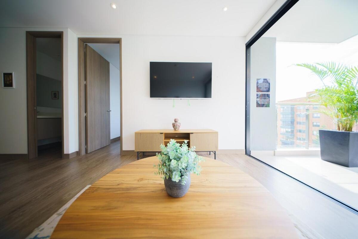 Luxury High-rise In 2br Executive Retreat