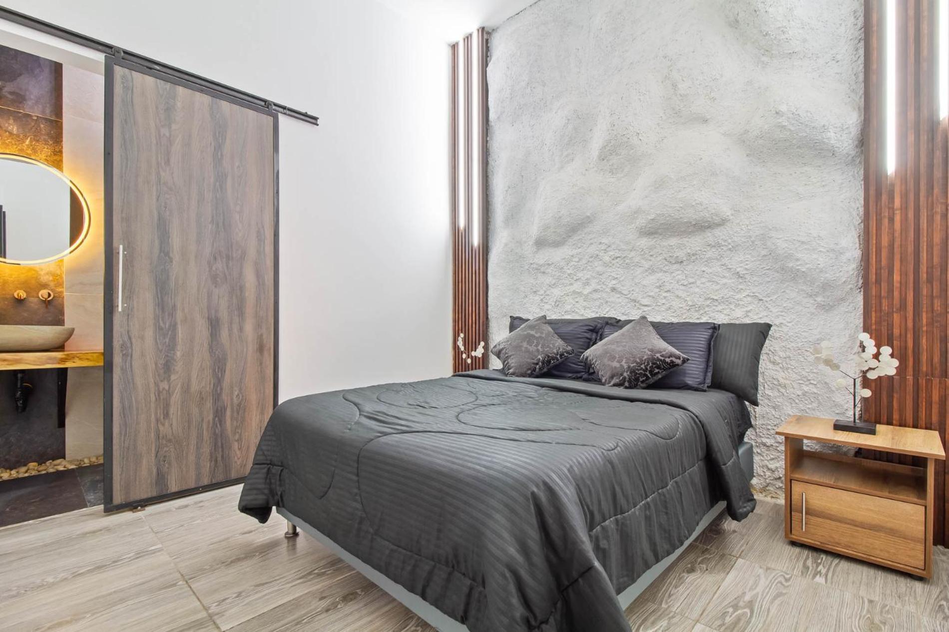 6 Bedroom With Jacuzzi 1 Block From Lleras P10 Apartamento