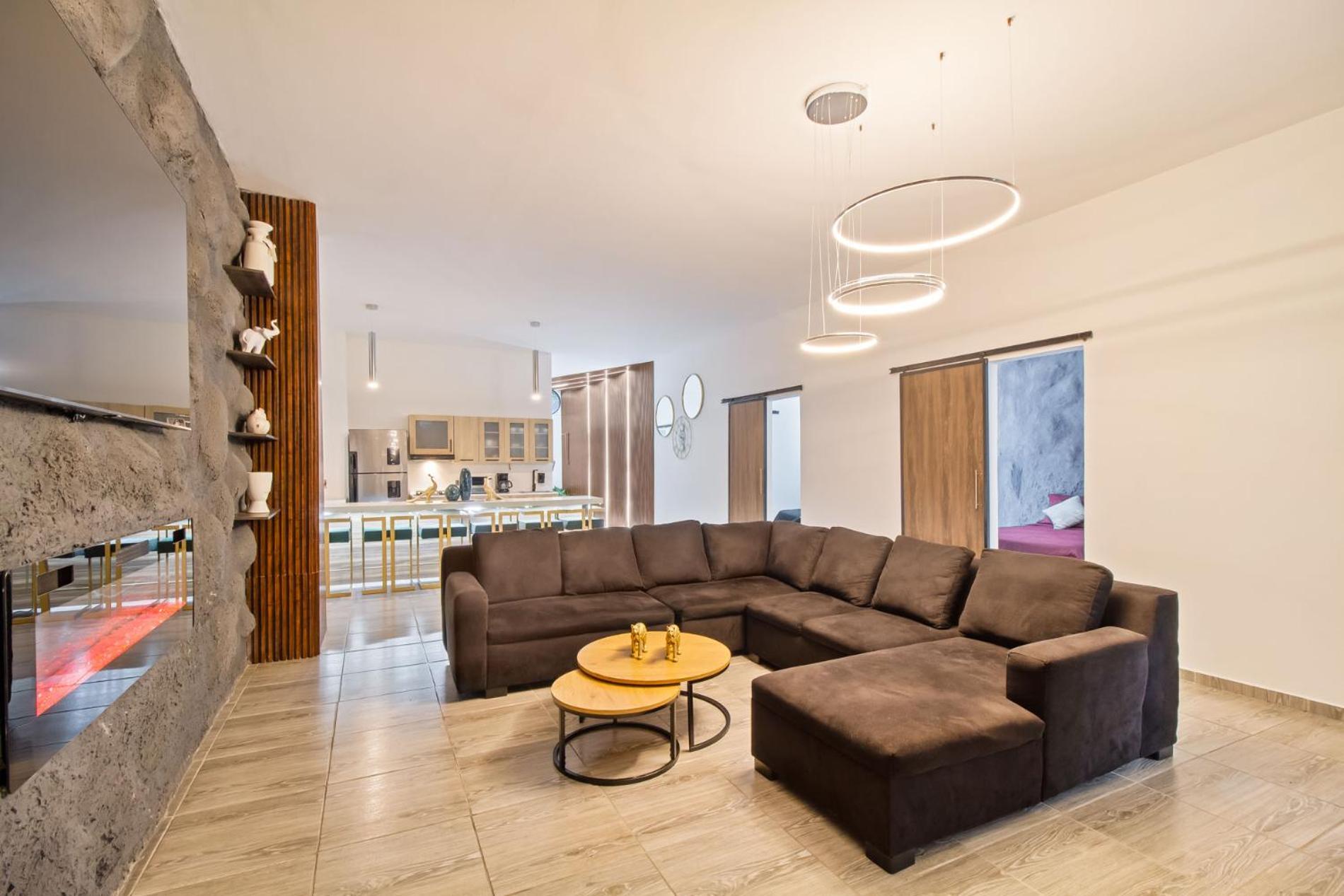 Apartamento 6 Bedroom With Jacuzzi 1 Block From Lleras P10 *
