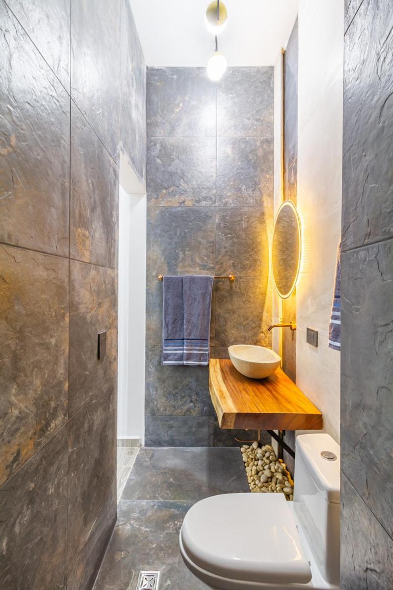 Apartamento 6 Bedroom With Jacuzzi 1 Block From Lleras P10 *