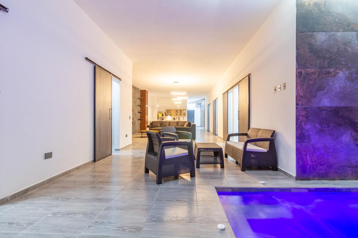 6 Bedroom With Jacuzzi 1 Block From Lleras P10 Apartamento