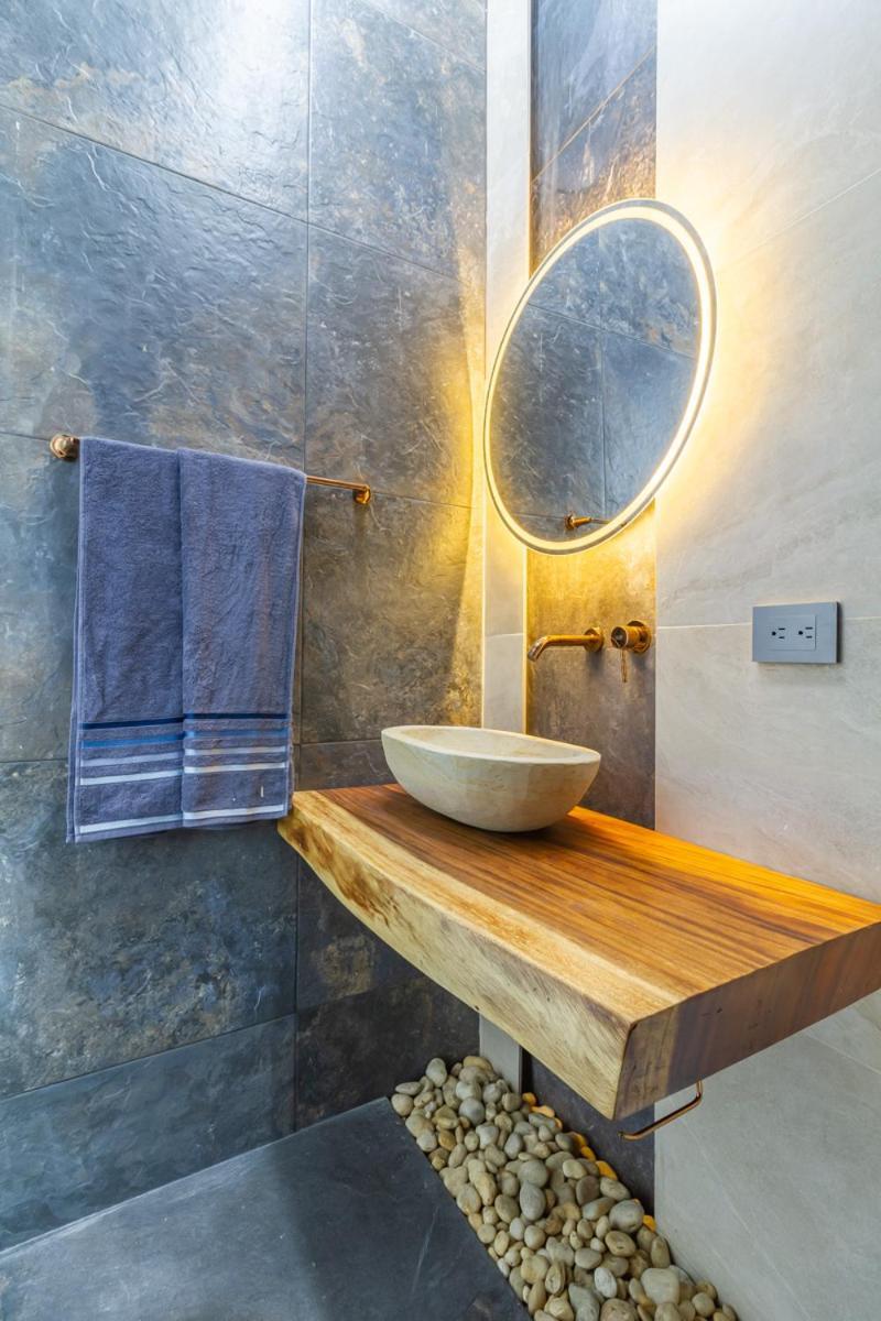6 Bedroom With Jacuzzi 1 Block From Lleras P10 Apartamento