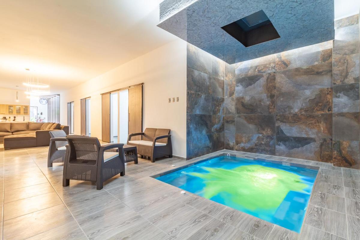 Apartamento 6 Bedroom With Jacuzzi 1 Block From Lleras P10 *