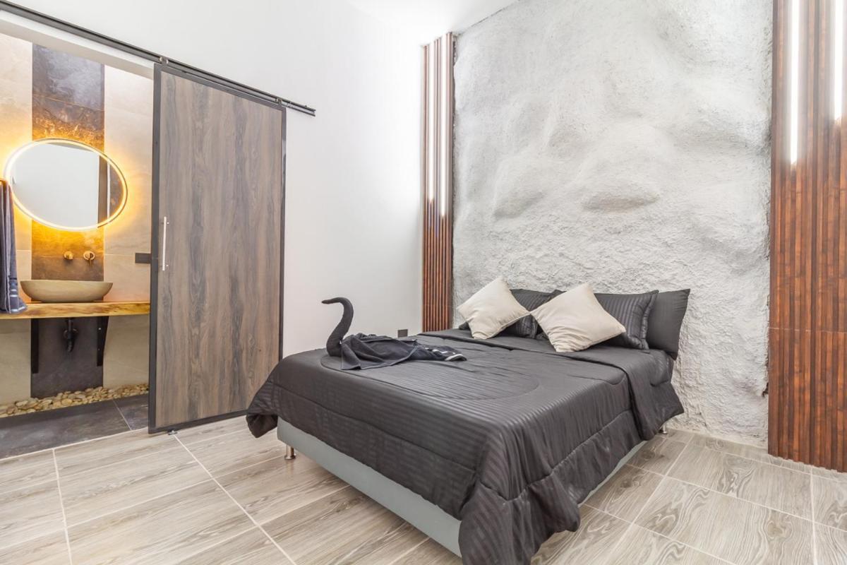 6 Bedroom With Jacuzzi 1 Block From Lleras P10 Medellín