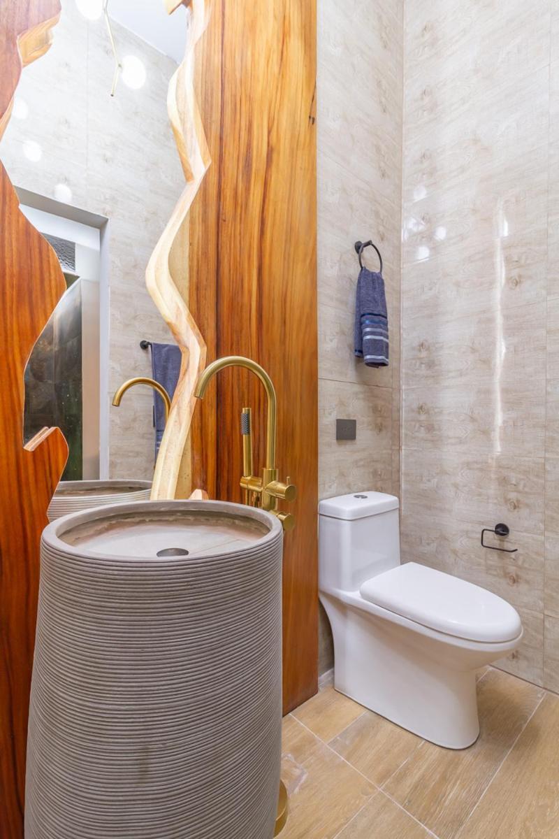 6 Bedroom With Jacuzzi 1 Block From Lleras P10 Apartamento