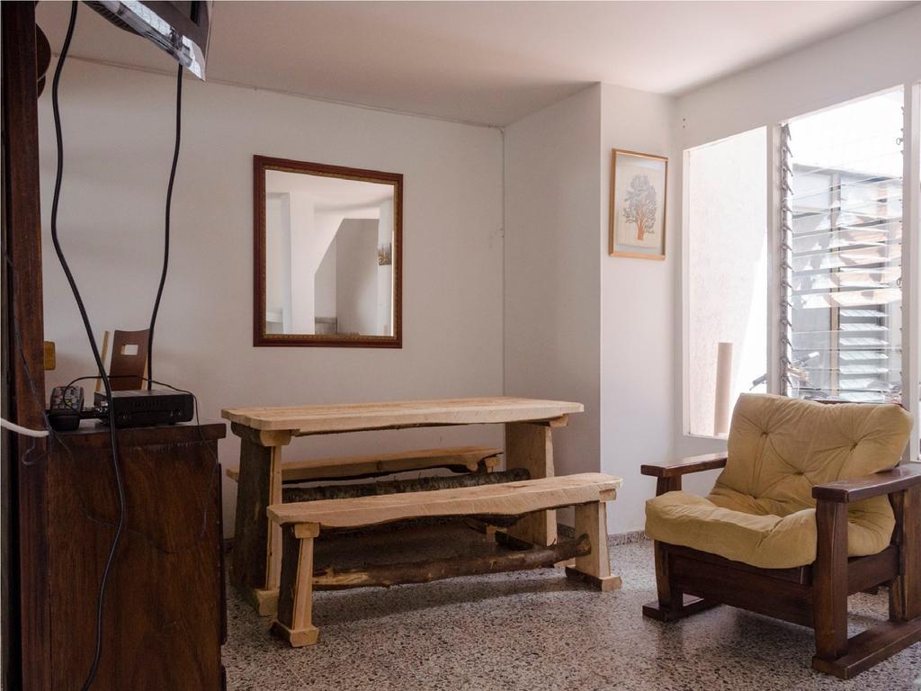 Hostal Malibu House *