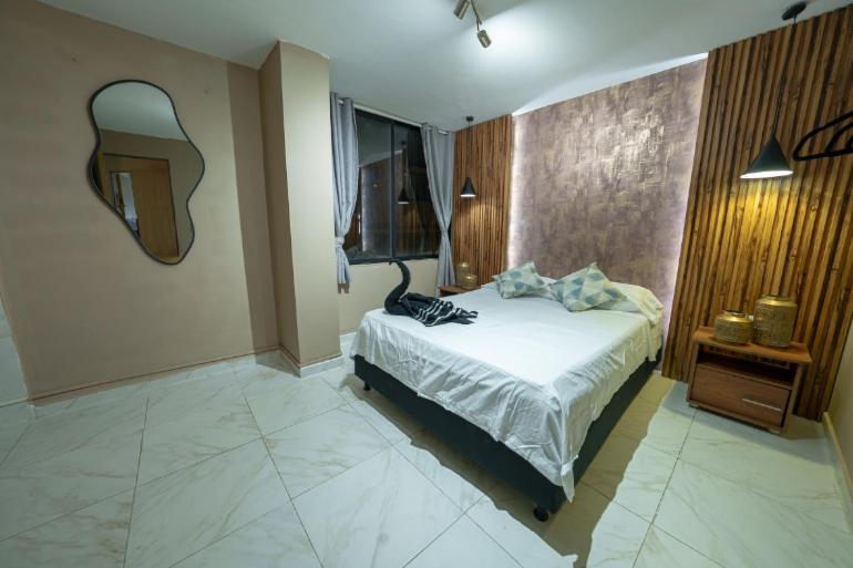 3 Bedroom Apartment, With Arcade Machine - 1 Block From Lleras Park P7 * Medellín