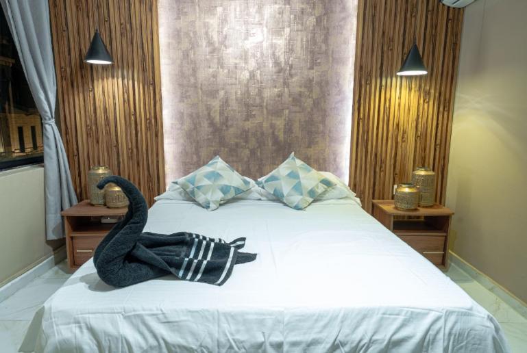 3 Bedroom Apartment, With Arcade Machine - 1 Block From Lleras Park P7 Medellín