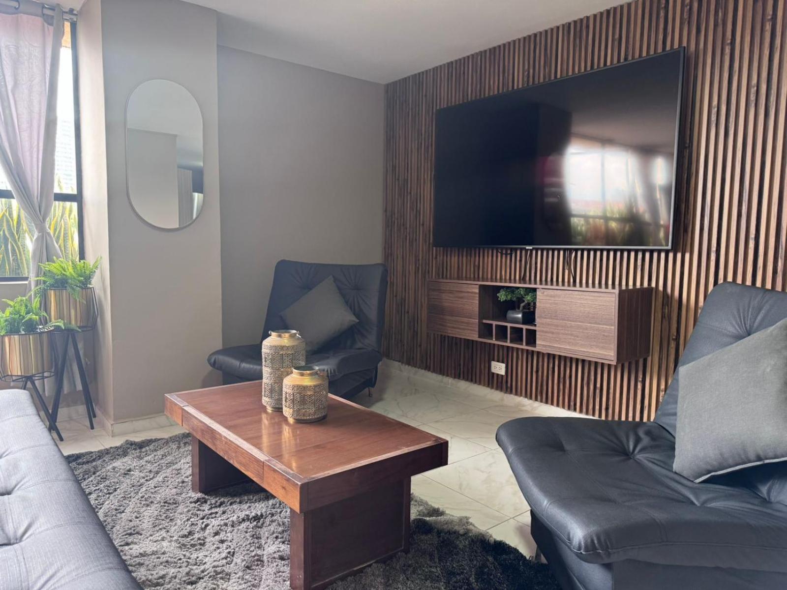 Apartamento 3 Bedroom Apartment, With Arcade Machine - 1 Block From Lleras Park P7