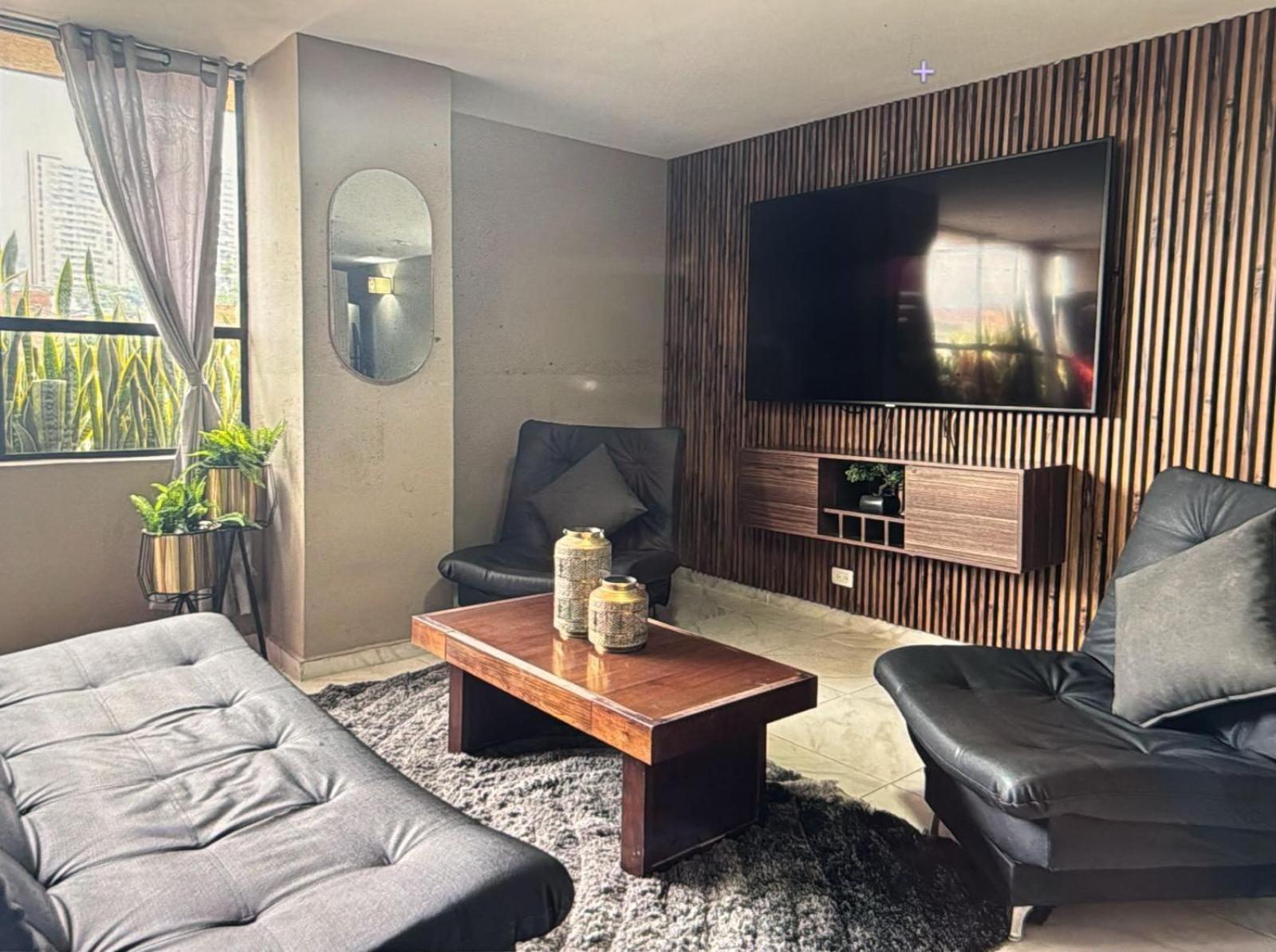 Apartamento 3 Bedroom Apartment, With Arcade Machine - 1 Block From Lleras Park P7 *
