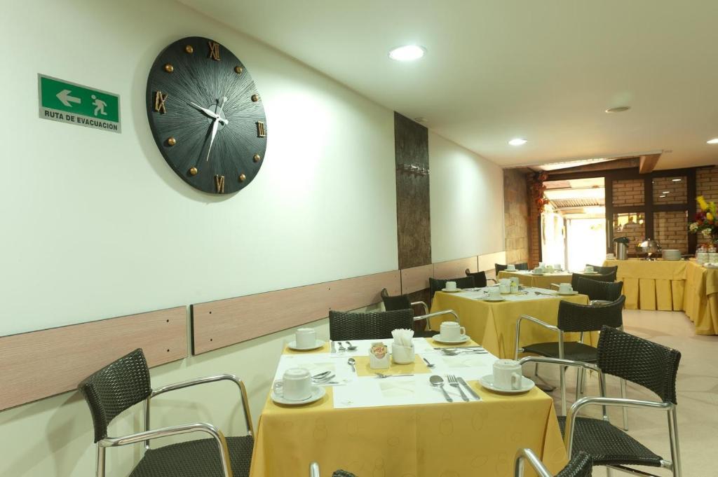 Alameda De La 10 Hotel 4*